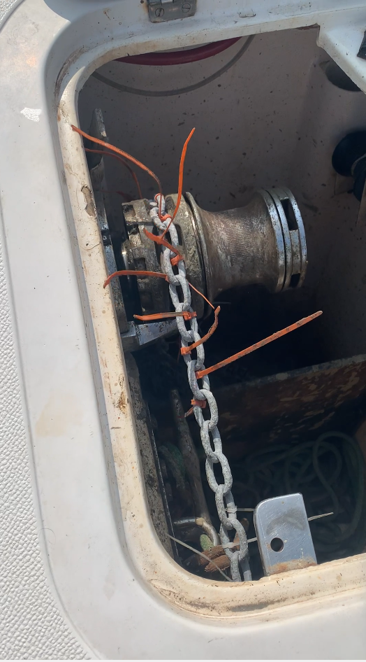 The windlass on our St Francis 50 catmaran is a Maxwell VW2200 windlass.